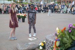 4-5-2022, rotterdam, dodenherdenking oud-ijsselmonde, oorlogsmonument adriaen janszkerkfoto rob kamminga