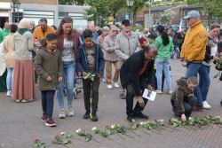 4-5-2022, rotterdam, dodenherdenking oud-ijsselmonde, oorlogsmonument adriaen janszkerkfoto rob kamminga