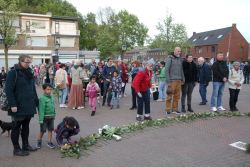 4-5-2022, rotterdam, dodenherdenking oud-ijsselmonde, oorlogsmonument adriaen janszkerkfoto rob kamminga