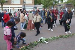 4-5-2022, rotterdam, dodenherdenking oud-ijsselmonde, oorlogsmonument adriaen janszkerkfoto rob kamminga