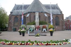4-5-2022, rotterdam, dodenherdenking oud-ijsselmonde, oorlogsmonument adriaen janszkerkfoto rob kamminga